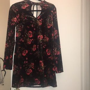 Super pretty and soft velvety like dress